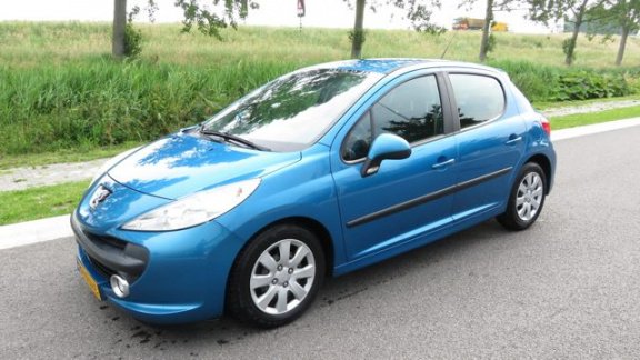 Peugeot 207 - 1.6 HDI * 90 PK * 5 DRS * CLIMA * Cruise control - 1