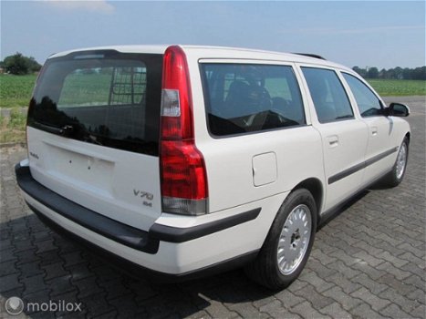 Volvo V70 - 2.4 69640 km, YOUNGTIMER, mooi en goed, bjr9-2001 - 1