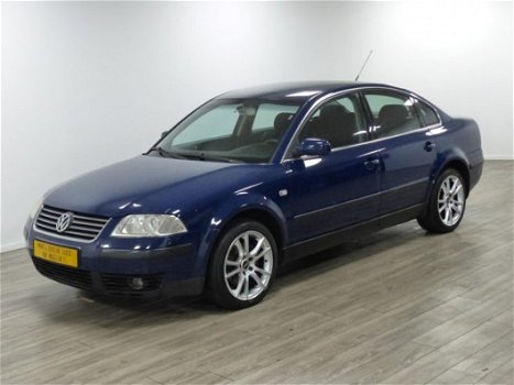 Volkswagen Passat - 1.9 TDI SEDAN 130PK COMFORTLINE/ CLIMA/ LMV 17 INCH - 1