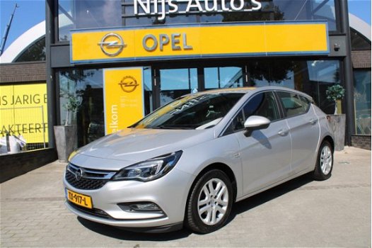 Opel Astra - 1.6CDTI Design Edition 5-drs pdc / navi / 4 seizoenenbanden - 1