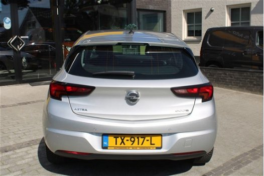 Opel Astra - 1.6CDTI Design Edition 5-drs pdc / navi / 4 seizoenenbanden - 1