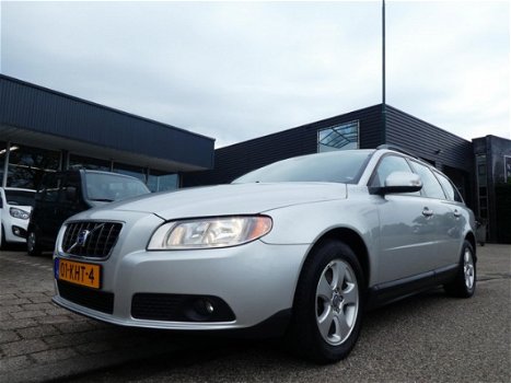 Volvo V70 - 2.0 107KW Limited Edition Clima Leder Thaak - 1