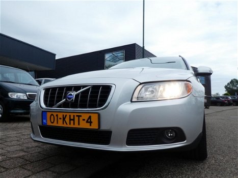 Volvo V70 - 2.0 107KW Limited Edition Clima Leder Thaak - 1