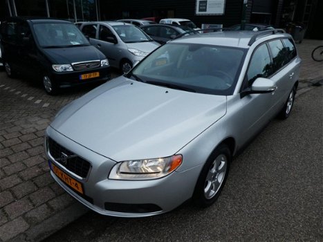 Volvo V70 - 2.0 107KW Limited Edition Clima Leder Thaak - 1