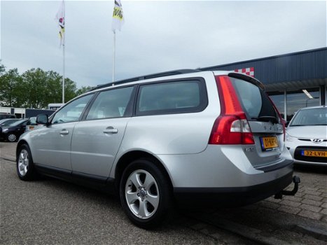 Volvo V70 - 2.0 107KW Limited Edition Clima Leder Thaak - 1