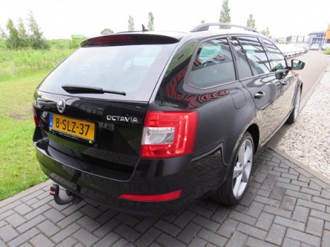 Skoda Octavia Combi - 1.6 TDI 1500KG Trekgewicht Ambition Businessline RS Stoelen Trekhaak DAB+ Navi - 1