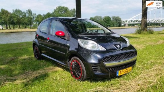 Peugeot 107 - 1.0-12V Urban Move 5-drs met AIRCO en nw. KOPPELING - 1