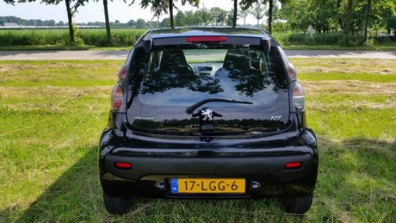 Peugeot 107 - 1.0-12V Urban Move 5-drs met AIRCO en nw. KOPPELING - 1