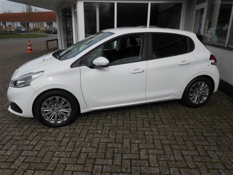 Peugeot 208 - 1.2 PureTech Signature airco, sportvelgen.[ nieuw] - 1