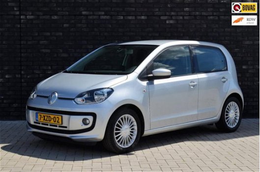 Volkswagen Up! - 1.0 high up BlueMotion Cruise control/Navi/ PDC achter/LMV/Trekhaak/5-deurs - 1