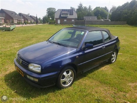 Volkswagen Golf Cabriolet - 2.0 Avantgarde - 1