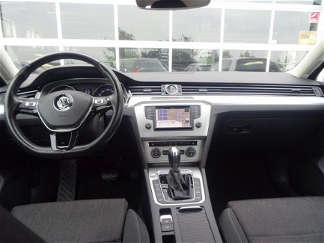 Volkswagen Passat Variant - 1.6 TDI Automaat Executive Navi, Led, Pdc v+a - 1