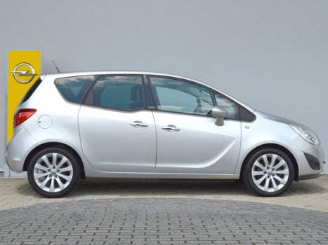 Opel Meriva - 1.4 Turbo Cosmo Parkeersensoren achter / Climate control / Fietsendrager / Dealer onde - 1