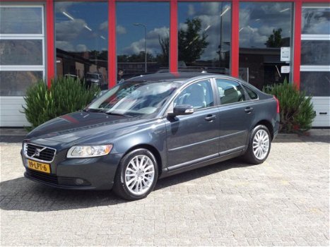 Volvo S40 - 1.8F Edition II climaat control/cruise control/leer/trekhaak - 1