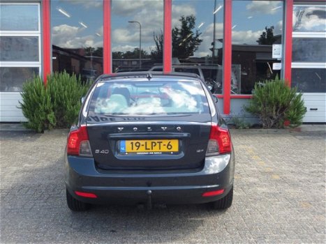 Volvo S40 - 1.8F Edition II climaat control/cruise control/leer/trekhaak - 1