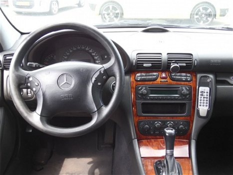 Mercedes-Benz C-klasse - 200 CDI Elegance AUTOMAAT AIRCO (bj2003) - 1
