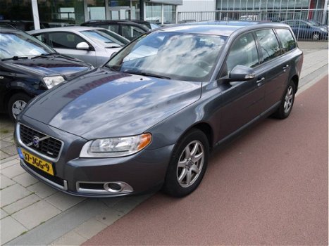 Volvo V70 - 2.5T Kinetic - Navigatie - 1