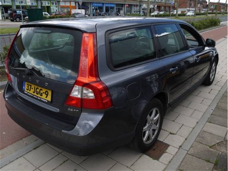 Volvo V70 - 2.5T Kinetic - Navigatie - 1