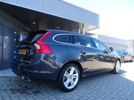 Volvo V60 - D6 Twin Engine Momentum Navi Leder - 1