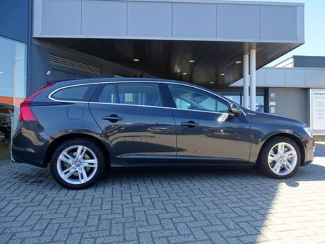 Volvo V60 - D6 Twin Engine Momentum Navi Leder - 1