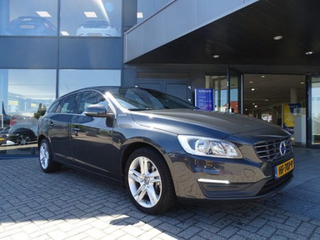 Volvo V60 - D6 Twin Engine Momentum Navi Leder - 1