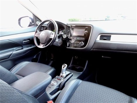 Mitsubishi Outlander - 2.0 PHEV 4WD Intense + Aut (leer, navi, xenon, camera) - 1