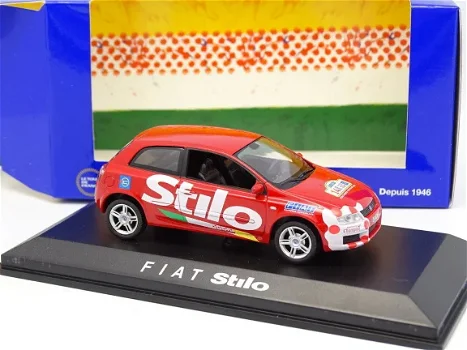 1:43 Norev 771015 Fiat Stilo rood Voiture Officielle TdF - 0