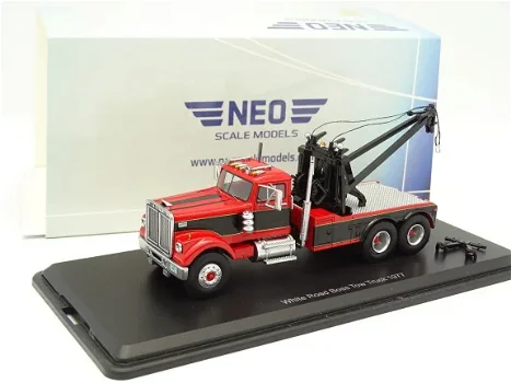 1:64 Neo White Road Boss 6x4 US Tow Truck 1977 - 1