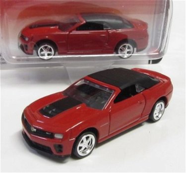 1:64 AutoWorld Chevrolet Camaro ZL1 Cabrio rood - 2