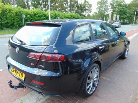 Alfa Romeo 159 Sportwagon - 2.4 JTD Distinctive Clima / Navi / Dvd / Cruise / Xenon / 18-Inch Lm vel - 1