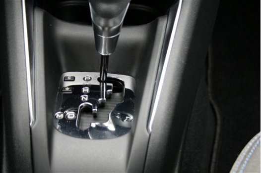 Peugeot 208 - 5D Signature 1.2 110 PK Automaat | Navigatie | All season banden | Nieuwstaat - 1
