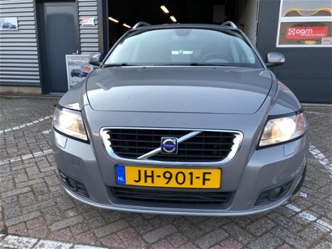 Volvo V50 - 2.4 D5 Summum Xenon navigatie clima parkeersensor lm-velgen elekt-pakket stoelverwarming - 1