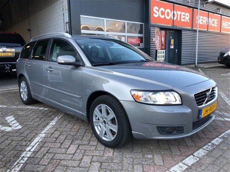 Volvo V50 - 2.4 D5 Summum Xenon navigatie clima parkeersensor lm-velgen elekt-pakket stoelverwarming - 1