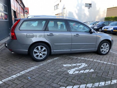 Volvo V50 - 2.4 D5 Summum Xenon navigatie clima parkeersensor lm-velgen elekt-pakket stoelverwarming - 1