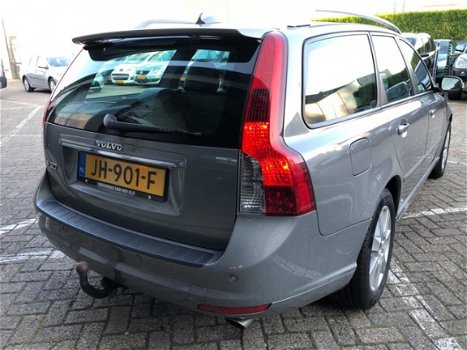 Volvo V50 - 2.4 D5 Summum Xenon navigatie clima parkeersensor lm-velgen elekt-pakket stoelverwarming - 1