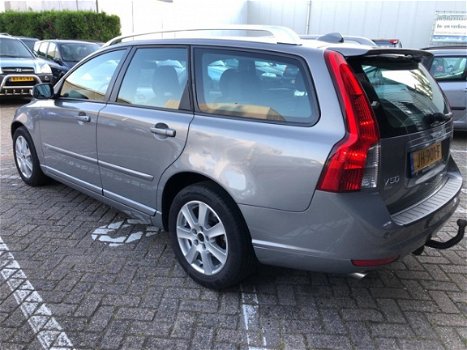 Volvo V50 - 2.4 D5 Summum Xenon navigatie clima parkeersensor lm-velgen elekt-pakket stoelverwarming - 1