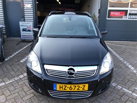 Opel Zafira - 1.8 Cosmo Panoramadak xenon navigatie clima parkeersensor half leer lm-velgen cruise c - 1