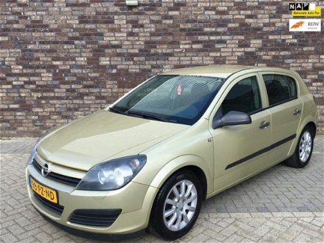 Opel Astra - 1.6 Essentia - 1