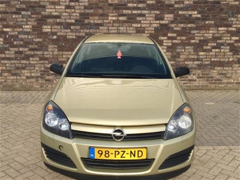 Opel Astra - 1.6 Essentia - 1