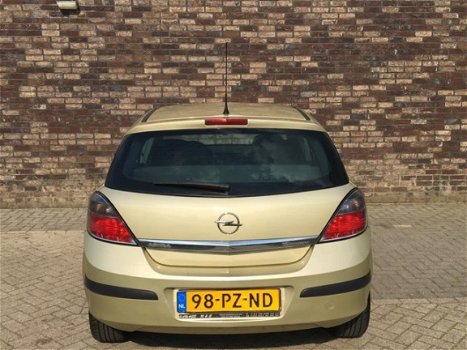 Opel Astra - 1.6 Essentia - 1