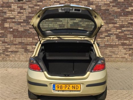 Opel Astra - 1.6 Essentia - 1