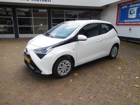 Toyota Aygo - 1.0 VVT-i x-play Nieuw Navi. Apple Car play/Android /AR. Camera - 1