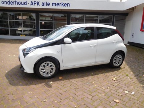 Toyota Aygo - 1.0 VVT-i x-play Nieuw Navi. Apple Car play/Android /AR. Camera - 1