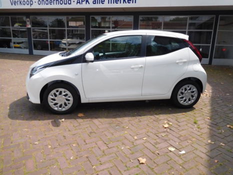 Toyota Aygo - 1.0 VVT-i x-play Nieuw Navi. Apple Car play/Android /AR. Camera - 1