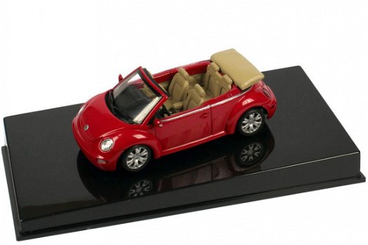 1:43 AutoArt Volkswagen VW New Beetle Cabrio rood 2004 Artnr: 59757 - 0