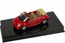 1:43 AutoArt Volkswagen VW New Beetle Cabrio rood 2004 Artnr: 59757