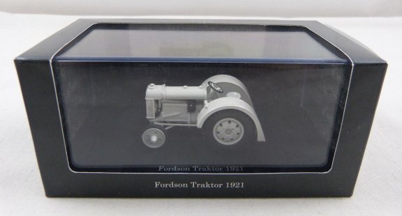 1:43 Dongguan Fordson Traktor 1921 lightgrijs - 4