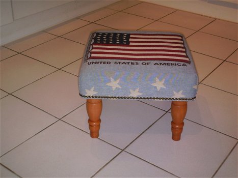 Footstool USA lichtblauw - NIEUW - 550 licht kersen. - 1