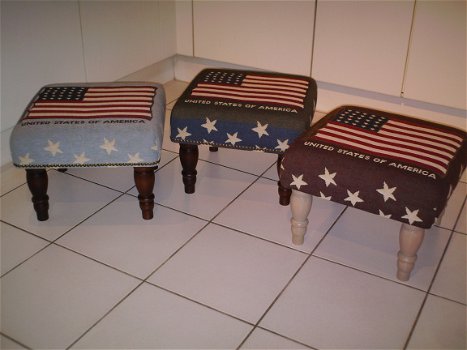 Footstool USA lichtblauw - NIEUW - 550 licht kersen. - 2