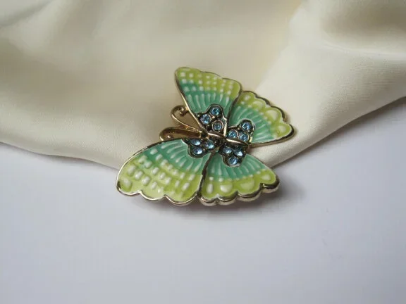 Broche Monet goudkleurige vlinder met groen tinten emaille 4.6x3.8 cm. - Afbeelding 4